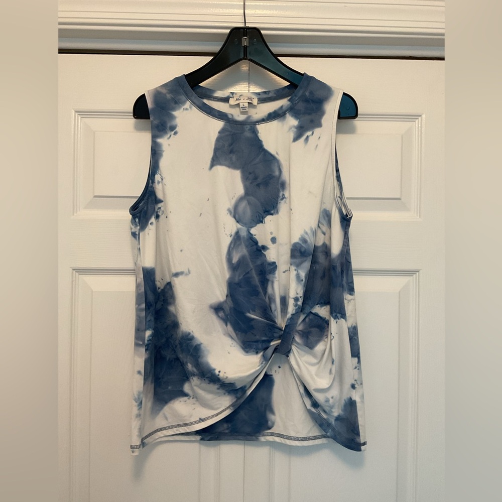 EUC She + Sky Blue Tie Dyed Sleeveless Tie Front Tank Top size large